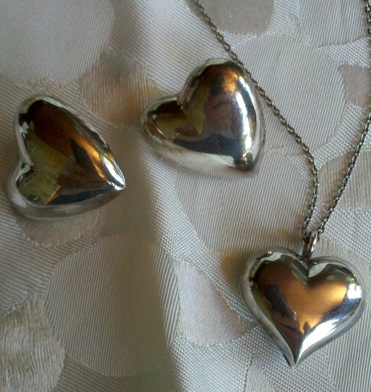 Vintage Silver Tone Pillow Heart Pendant Necklace – 18" Cable Chain, 1980s