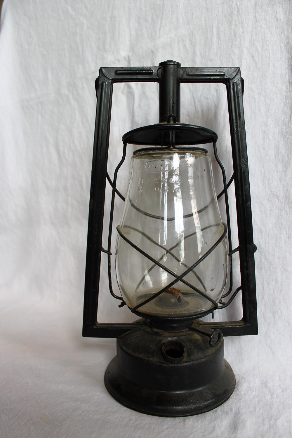 Antique Dietz Victor Kerosene Lantern – 1910–1939, Original Fitzall Globe, 13.5" Tall