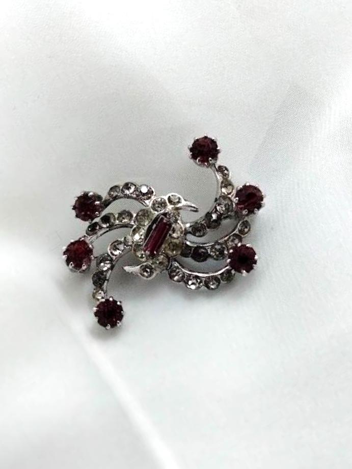 Vintage Rhinestone Bird Brooch – Red & Clear Crystal Pin, 1" x 3/4"