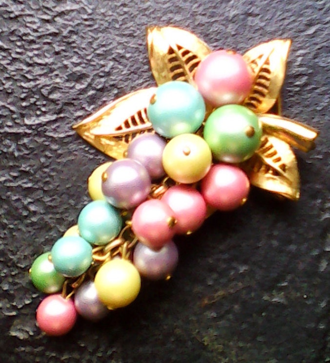 Vintage Art Deco Grape Cluster Brooch | Multicolored Pastel Glass Beads | Gold Tone