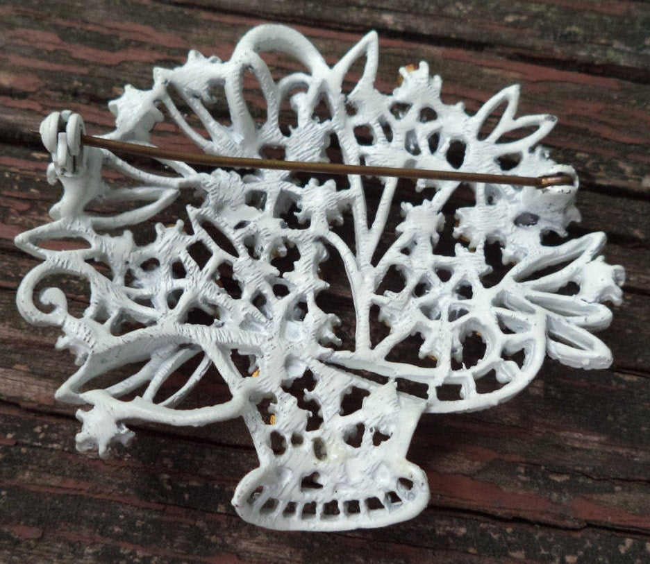 Vintage Rhinestone Flower Basket Brooch – Multicolor Prong-Set Stones, Pristine Condition