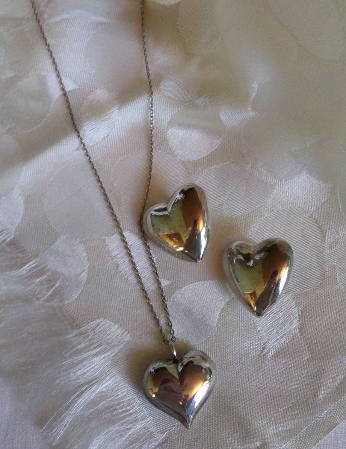 Vintage Silver Tone Pillow Heart Pendant Necklace – 18" Cable Chain, 1980s