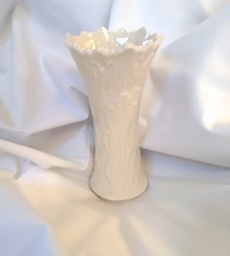 Vintage Lenox Woodlawn Vase – Creamy Vanilla Ceramic with Foliage Texture, Made in USA