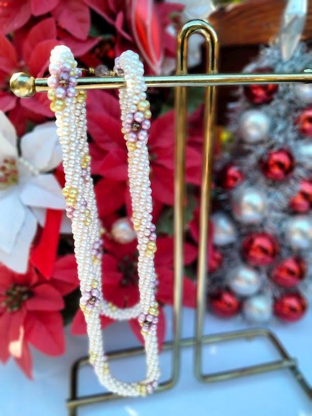 Vintage Faux Pearl Crochet Rope Necklace – Lavender & Gold Grape Design, 15"