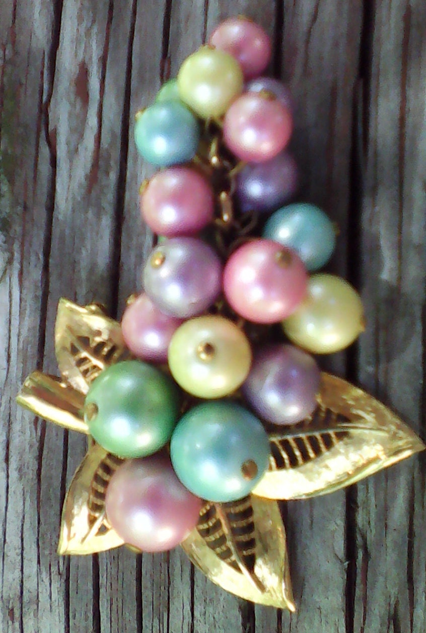 Vintage Art Deco Grape Cluster Brooch | Multicolored Pastel Glass Beads | Gold Tone