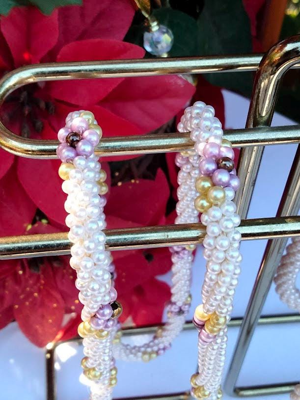 Vintage Faux Pearl Crochet Rope Necklace – Lavender & Gold Grape Design, 15"