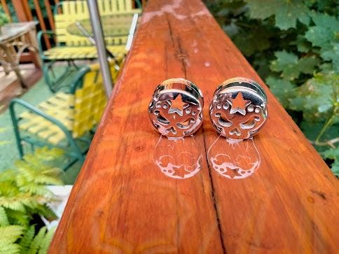 3/4" Stainless Steel Evil Pumpkin Double Flare Flesh Tunnel – Rhinestones, Halloween