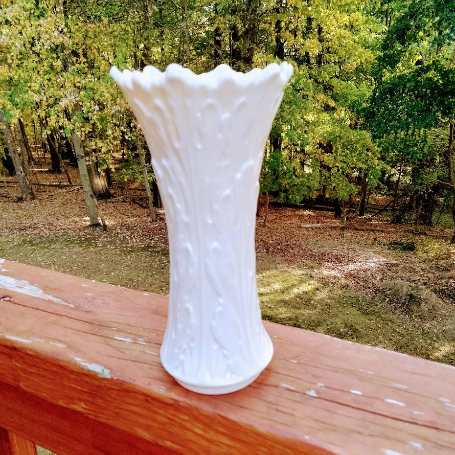 Vintage Lenox Woodlawn Vase – Creamy Vanilla Ceramic with Foliage Texture, Made in USA