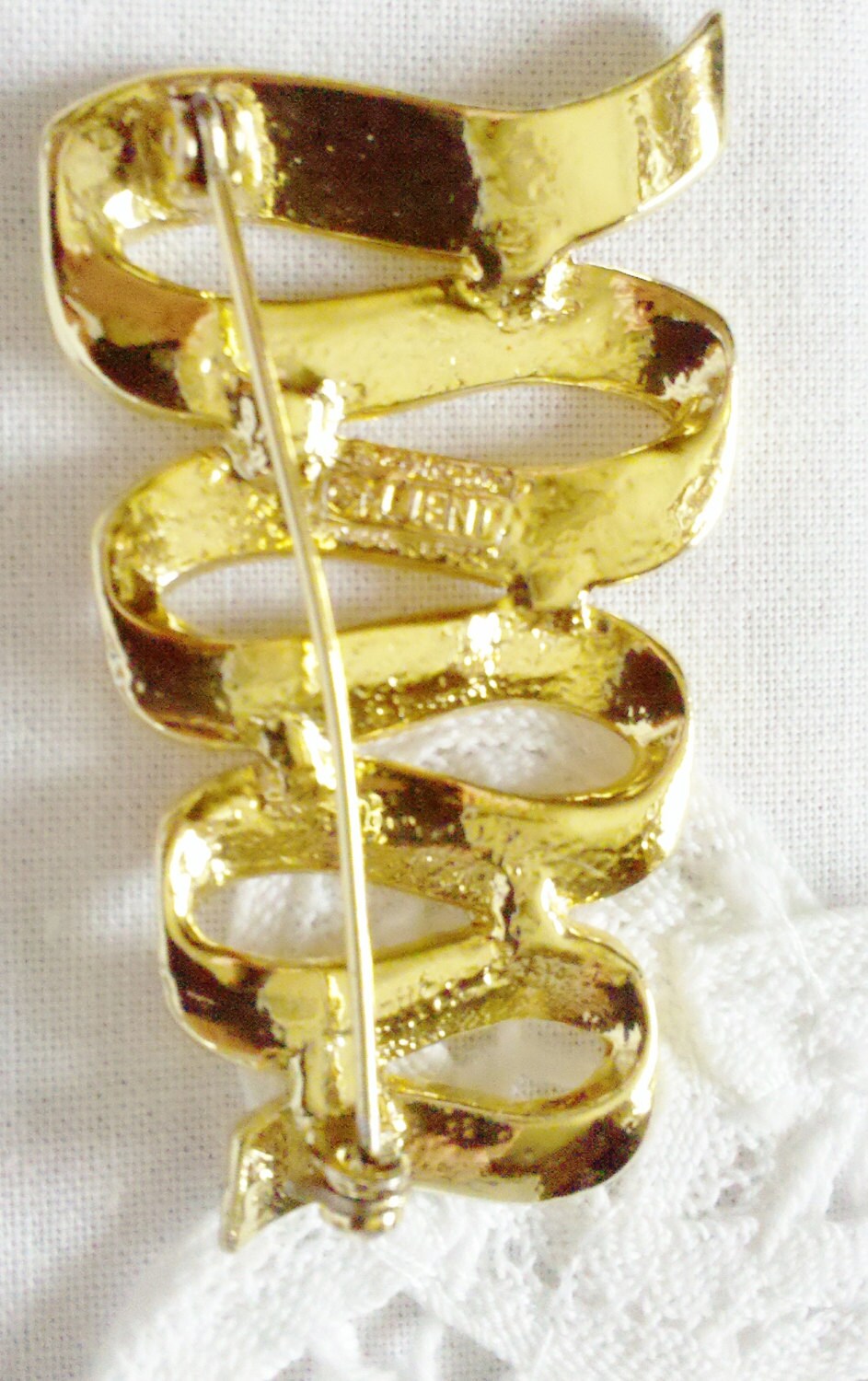 Vintage 1980s M Jent Large Ribbon Brooch – High Polished Gold Tone