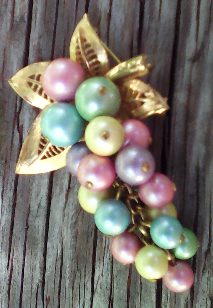 Vintage Art Deco Grape Cluster Brooch | Multicolored Pastel Glass Beads | Gold Tone