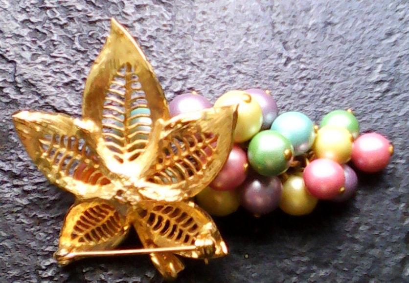 Vintage Art Deco Grape Cluster Brooch | Multicolored Pastel Glass Beads | Gold Tone
