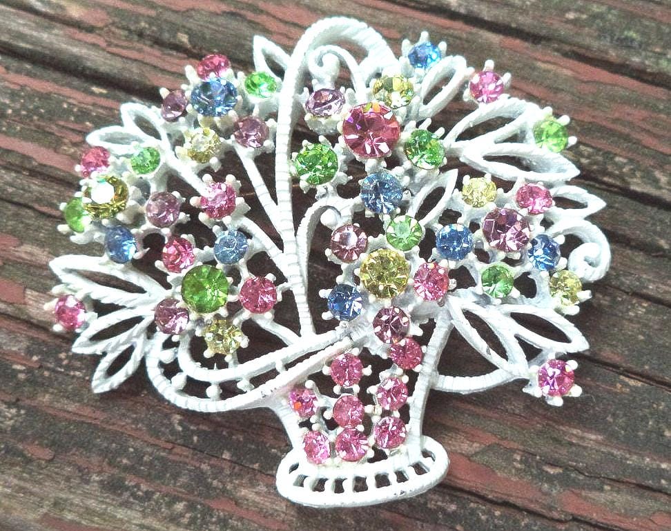 Vintage Rhinestone Flower Basket Brooch – Multicolor Prong-Set Stones, Pristine Condition