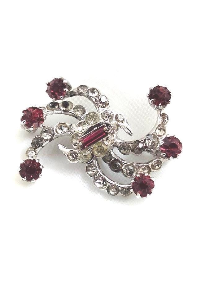 Vintage Rhinestone Bird Brooch – Red & Clear Crystal Pin, 1" x 3/4"