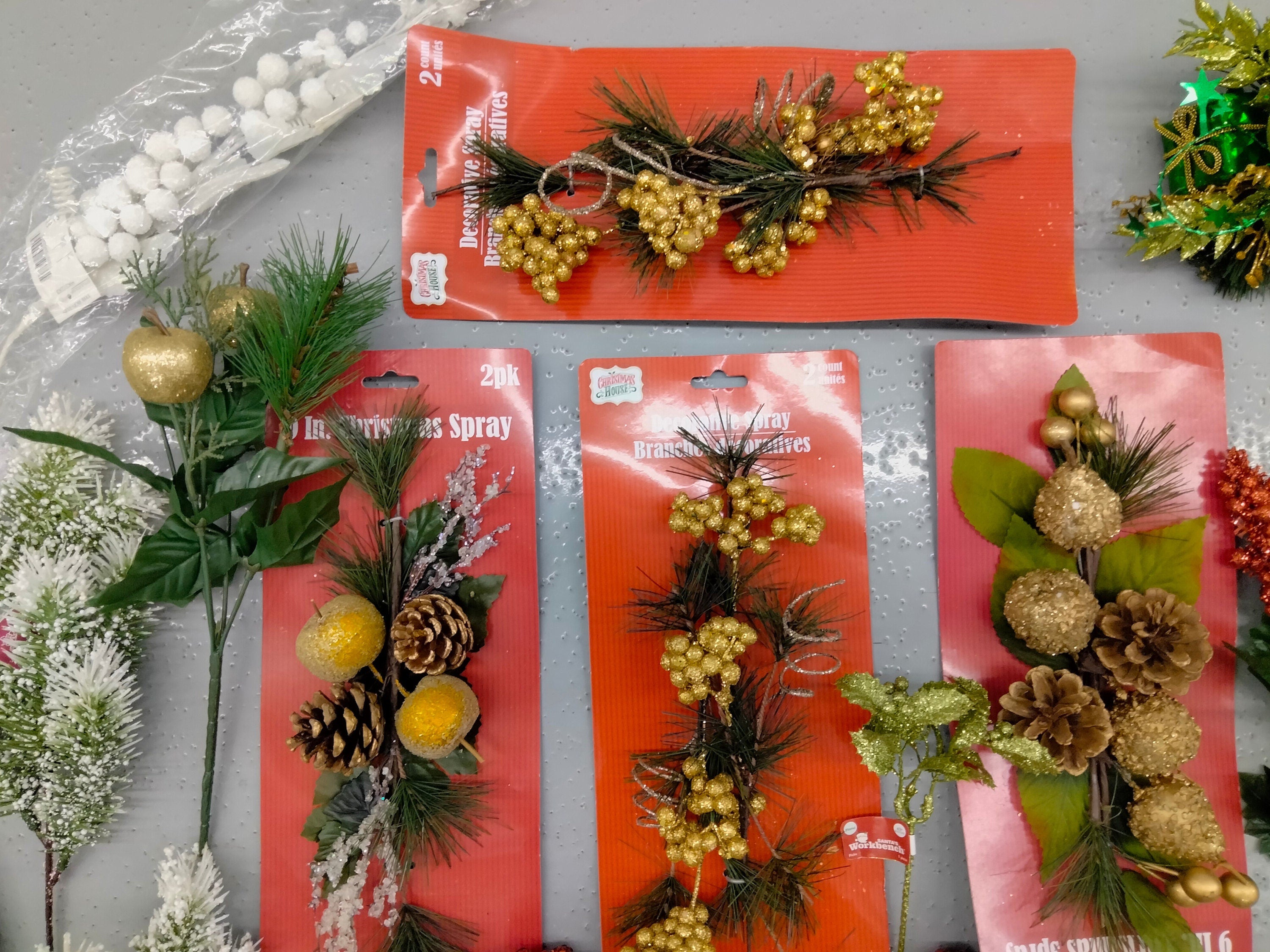 Christmas Decorating Supplies – 30-Piece Assortment of Vintage Berries, Pinecones & Sprays