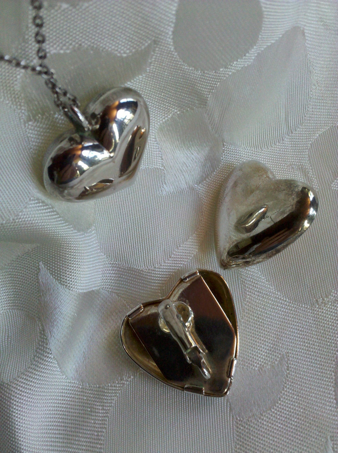 Vintage Silver Tone Pillow Heart Pendant Necklace – 18" Cable Chain, 1980s
