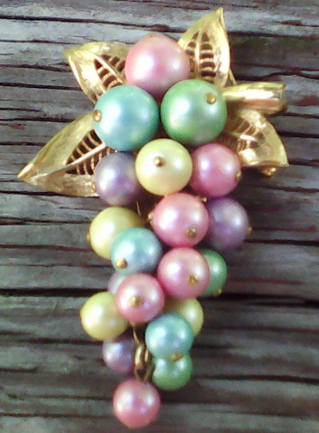 Vintage Art Deco Grape Cluster Brooch | Multicolored Pastel Glass Beads | Gold Tone